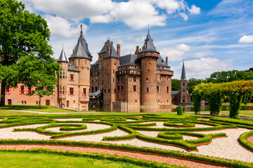Fototapeta na wymiar De Haar Castle and park near Utrecht, Netherlands
