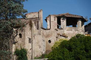 Fototapeta na wymiar Benevento: ruins near the Arco di Traiano