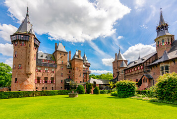 Fototapeta na wymiar Medieval De Haar castle and gardens, Utrecht, Netherlands
