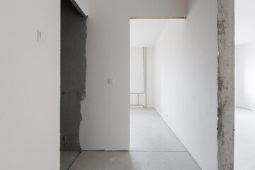 Fototapeta premium interior of the apartment without decoration in gray colors. rough finish