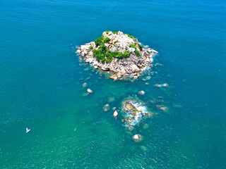 Near Cenital Angle: Aerial Image of El Morro Islet in Acapulco