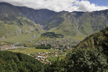 Fototapeta na wymiar Gruzja, Kaukaz, góry, krajobraz, widok