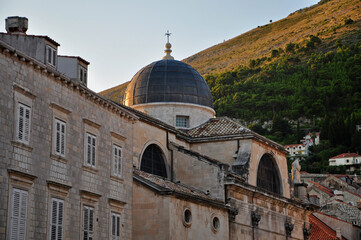 Mała śródziemnomorska uliczka, stare budynki, Dubrovnik, Chorwacja - obrazy, fototapety, plakaty