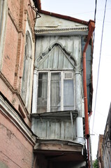 Tradycyjna drewniana zabudowa Gruzja, Tbilisi, stare domy © Ornela