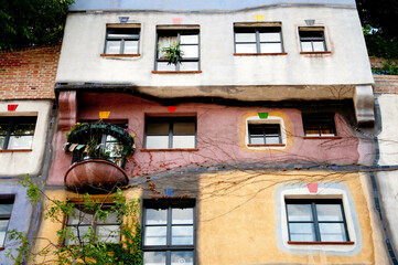Hundertwasserhaus, Wiedeń, detal fasady - obrazy, fototapety, plakaty