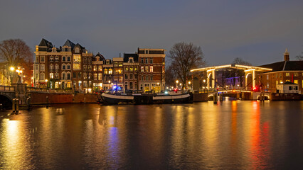 Fototapeta na wymiar City scenic from Amsterdam at the Amstel in the Netherlands at night