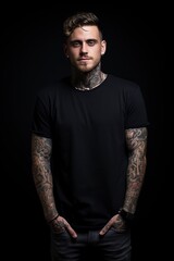 Naklejka premium young person with tattoos and jeans posing in front of the camera