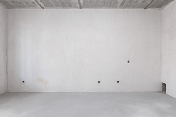 Obraz premium interior of the apartment without decoration in gray colors. rough finish