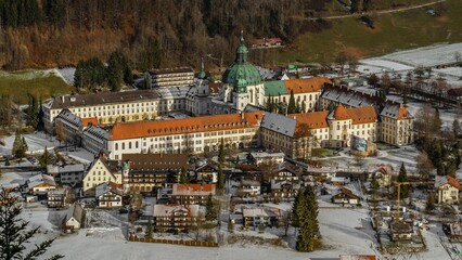 Das Kloster Ettal ist eine Benediktinerabtei im Dorf Ettal in Oberbayern. 
