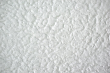 Obraz premium A whitewashed wall in the building. A pattern on white concrete.