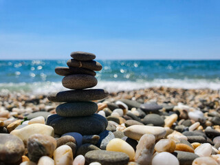 Fototapeta na wymiar dark stones on the beach
