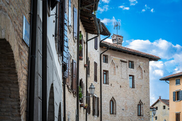 
Architecture and art in the ancient fortified village of Valvasone