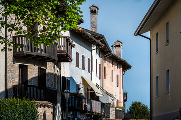 
Architecture and art in the ancient fortified village of Valvasone