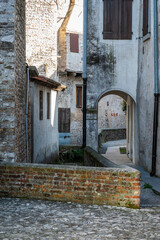 Architecture and art in the ancient fortified village of Valvasone