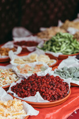 Puesto artesanal de especias y comida medieval