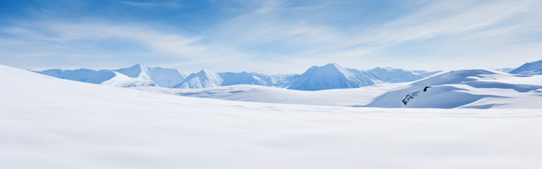 Obraz premium Paysage enneigé, montagne. Ciel bleu. Ambiance hivernale, froid, neige. Pour conception et création graphique.
