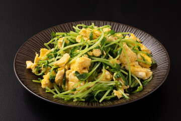 豆苗とたまごの中華炒め