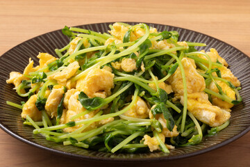 豆苗とたまごの中華炒め