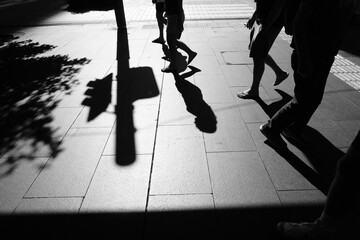 Obraz premium Black and white image of an inner city urban scene in summer