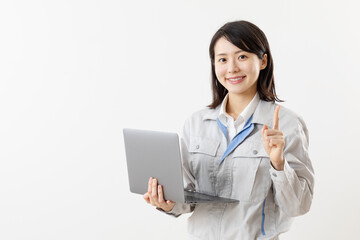 アドバイスをする作業服を着た女性01