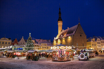 Naklejka na ściany i meble The night view of the Town Hall Square (Raekoja Plats) of Tallin during Christmas time