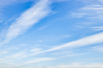 Obraz premium A beautiful sky tinted by the sun leaving vibrant shades of gold, pink, blue and multicolored. Clouds in the twilight evening and morning sky. Cloudy sky background in the evening and during the day.