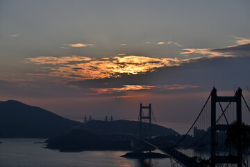 Obraz premium Sunset in Tsing Ma Bridge of Hong Kong