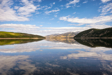 Fototapeta na wymiar Mountain reflecting in Dillon reservoir, Colorado