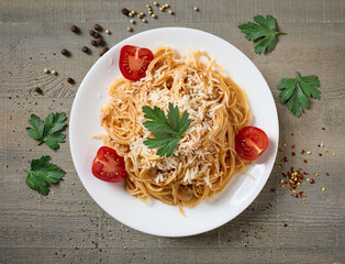 plate of spaghetti with bolognese sauce