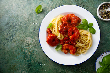 Spaghetti with shrimps and spicy sauce