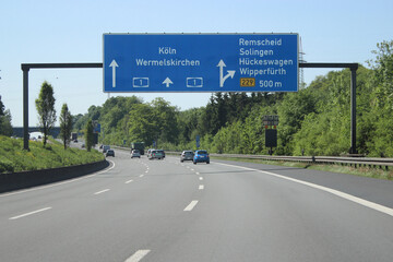 Autobahn A1, Ausfahrt Remscheid, Solingen, Hückeswagen, Wipperfürth in Richtung Köln