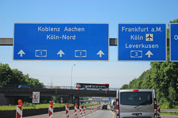 Baustellenverkehr auf Autobahn A1, Kreuz Leverkusen  in Richtung Koblenz