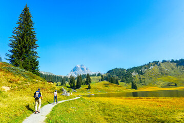Wanderweg am Körbersee in Schröcken (Vorarlberg, Österreich)