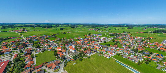 Panoramablick über die ostallgäuer Gemeinde Lengenwang von oben