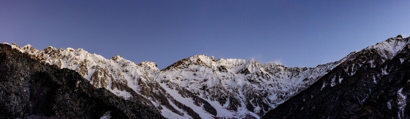 快晴の空と北アルプス