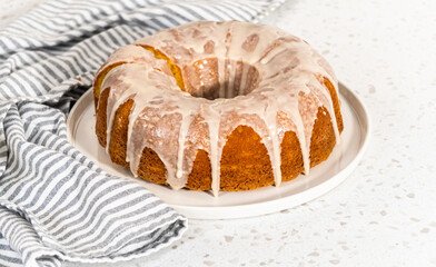 Simple vanilla bundt cake from box cake