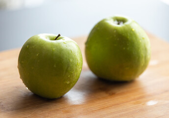 Fresh Organic Green Apple with Water Drops on Wooden Board - Crisp and Juicy Delight