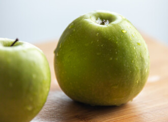 Fresh Organic Green Apple with Water Drops on Wooden Board - Crisp and Juicy Delight