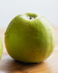 Fresh Organic Green Apple with Water Drops on Wooden Board - Crisp and Juicy Delight