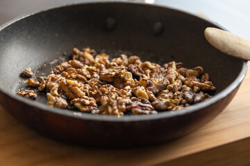 Roasted Walnuts in the Pan - Nutty Aroma and Golden Crunch