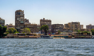 Obraz premium slum houses of Cairo on the banks of the Nile in Egypt