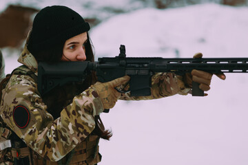 Military training. People training in tactical shooting.