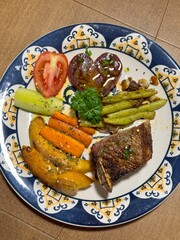 carne grelhada e legumes parrilla
