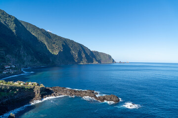 Fototapeta premium Cliffs at Seixal, Madeira