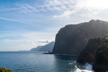 Fototapeta na wymiar Waves crashing into the cliffs of madeira island
