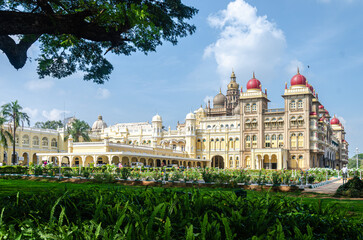 Fototapeta na wymiar Majestic view of the Mysore Palace
