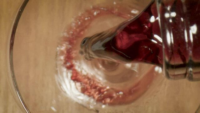 vin rouge servi