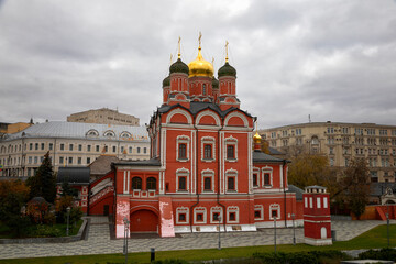 Fototapeta na wymiar Znamensky Monastery in Moscow on Varvarka Street