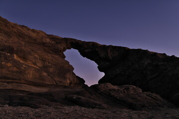 Fototapeta premium 夜の馬の背洞門 Horseback Cave Gate at night