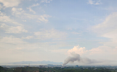 Naklejka na ściany i meble Smoke over Managua city